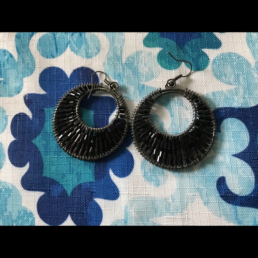 Black beaded round earrings